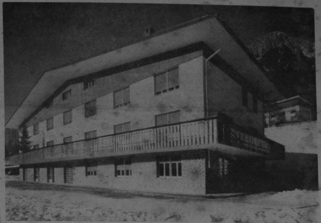 La nuova sede del preventorio «Venezia Giulia. a Sappada; a destra, In seconde: piano, Il preventorio maschile .Dalmazia. (In seconda pagina la cronaca dell'inaugurazione,) - foto